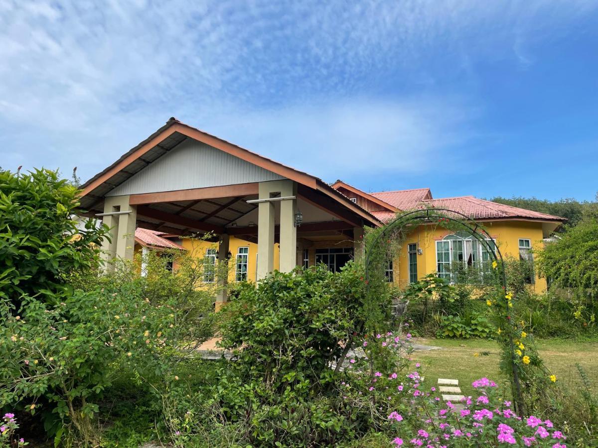 Kapal Terbang Guest House Langkawi Pantai Cenang  Exterior photo