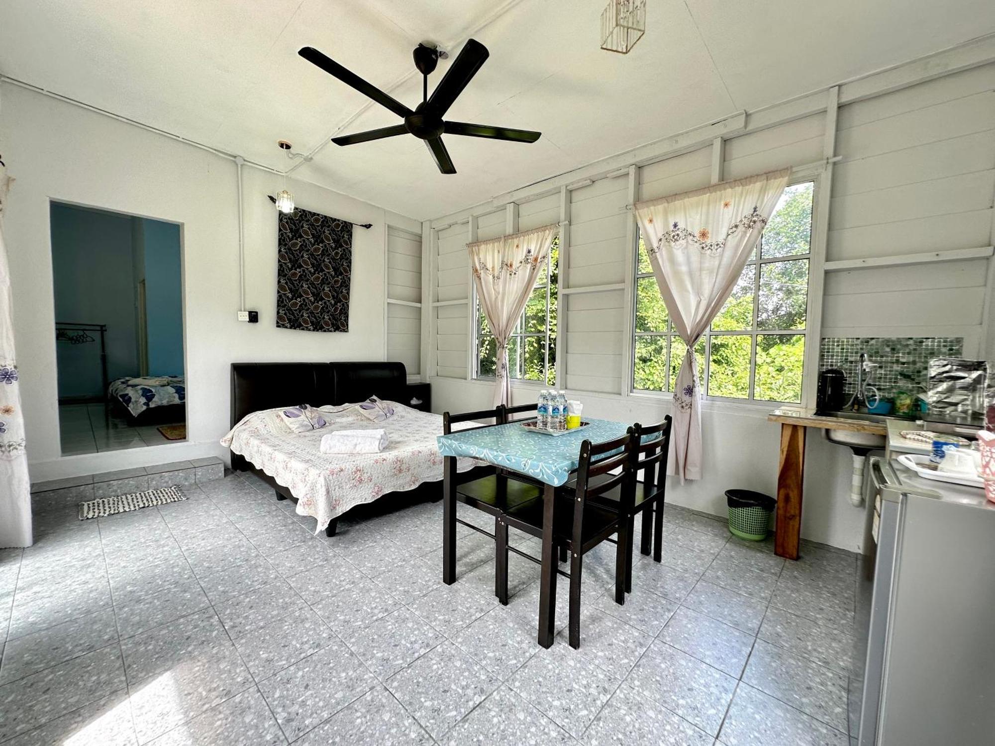 Kapal Terbang Guest House Langkawi Pantai Cenang  Room photo